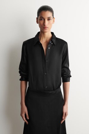 COS Women's Satinskjorta Med Button Down Krage in Svart