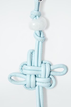 COS Women's Charm Con Nudo Símbolo De Armonía Bag in Azul