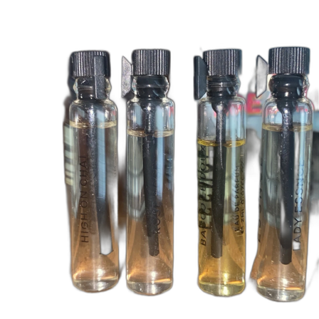 Set med 8 parfymprover i glasflaskor