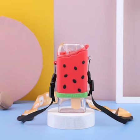 Tegneserie sød plastik kop mandlige og kvindelige studerende praktisk vandkop med reb sugerør dobbelt lag kop (vandmelon)