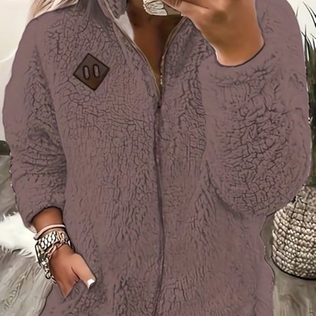 Naisten tyylikäs syksyn ja talven muhkea kolmeneljännesvetoketjullinen huppari taskuilla lämmittämään.