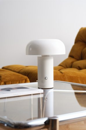 Jotex - RAGGE bærbar bordlampe White - Kjøp Bordlamper hos Jotex