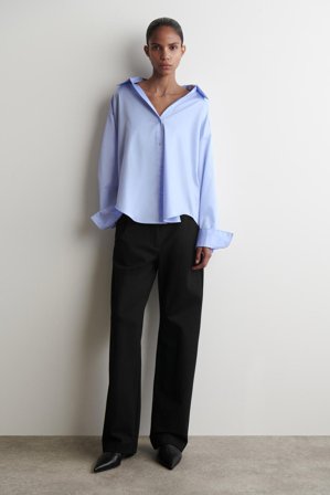 COS Bawełniana Koszula Z Otwartym Kołnierzykiem in Niebieski