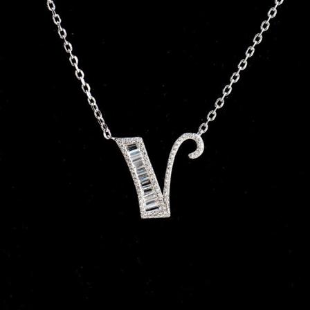 S925-hopea kaulakoru Klassinen äitienpäivälahja naisille ja tytöille 26 kirjainta V V 925 silver
