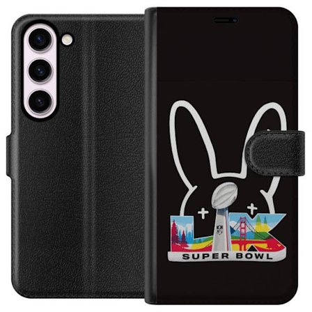 Kompatibel Tegnebogsetui til Samsung Galaxy S23 Bad Bunny portræt med åben skjorte, tatoveringer og krøllet hår i stilfuld modefotografering