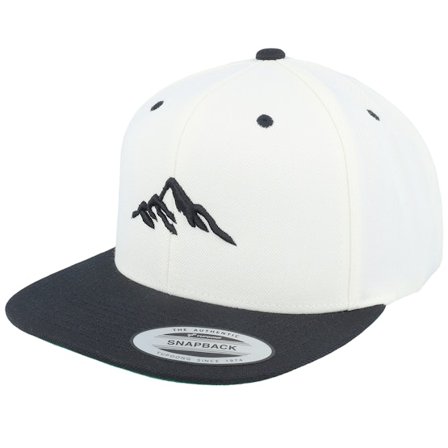 Wild Spirit - Zwart snapback Cap - Mountain 3d Black/White/Black Snapback @ Hatstore
