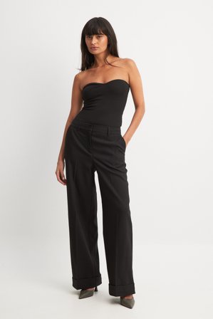 NA-KD Pantalon de tailleur en sergé à taille mi-haute avec revers - Tenue de bureau - Noir - EU 44