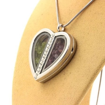 Stenar och mineraler. Rhodolite granat + rå peridot halsband. Hjärtmodell.