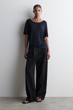 COS Women's T-Shirt Con Scollo A V Taglio Rilassato in Blu