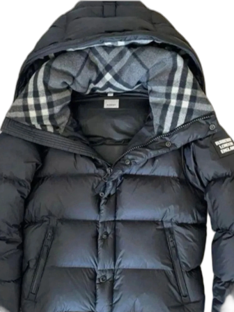 Svart Burberry pufferjacka med huva