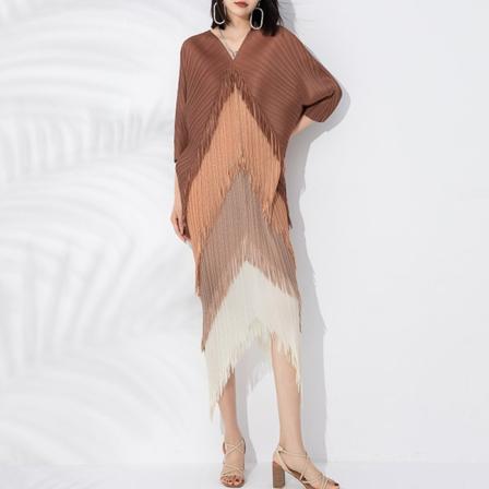 Batwing Sleeve Dress Tofssömmar V-ringad Oregelbunden plisserad klänning Coffee color Average size