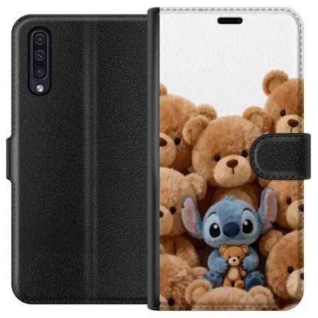Kompatibel Tegnebogsetui til Samsung Samsung Galaxy A50 Sød og sikker illustration med Stitch omgivet af bamser, der skaber en varm og legende følel