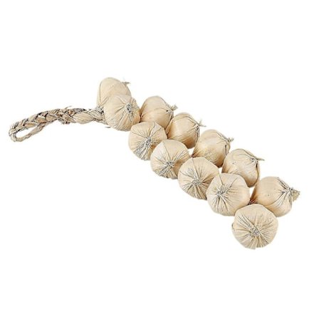 Keittiöpuutarhan sisustus, keinotekoiset valkosipuliköynnökset