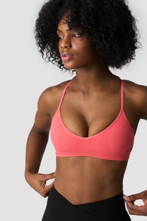 ICANIWILL - Ignite Seamless Minimal Sports Bra Dark Pink Peach - Urheiluliivit - Naiset - Treenivaatteet ICIW:ltä