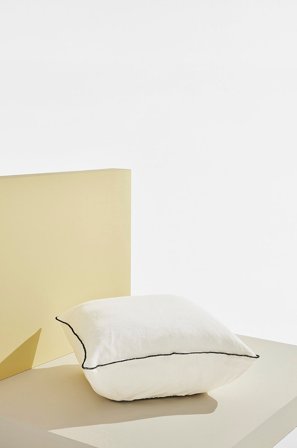 Pastill - Gia puf i hør - Hvid - Fodskamler & puffer - Fra Homeroom