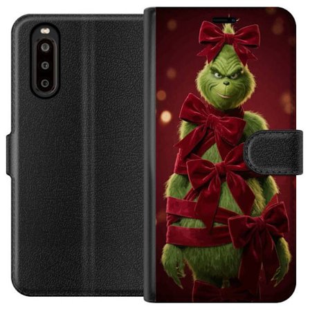 Yhteensopiva Lompakkokotelo Sony Sony Xperia 10 II Grinchi-hahmo koristeltu punaisilla samettinauhoilla juhlavassa studiossa, leikkisällä ja humoris