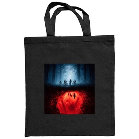 Kangaskassi Biohazard-symboli mustana kuluneilla maalipisaroilla punaisella puupinnalla, raaka teollinen muotoilu synkällä ja uhkaavalla tunnelmalla