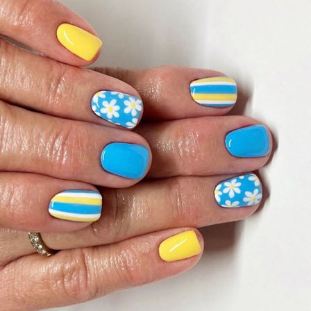 24 st Glansiga Press On Naglar Korta Fyrkantiga Självhäftande Naglar Blommor Lösnaglar