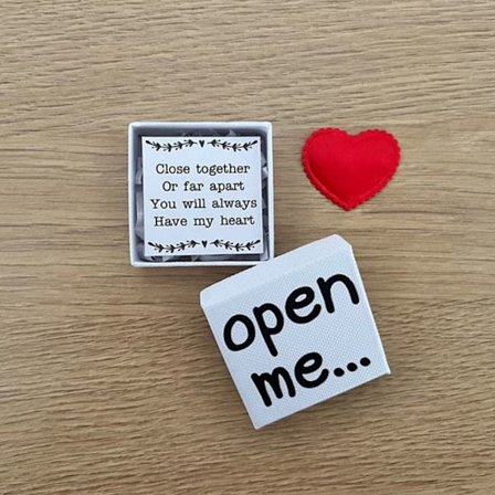 Långdistansförhållandepresent Långdistanskärlekspresent A A