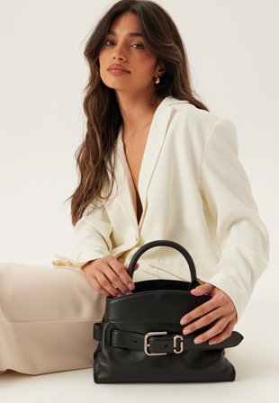 Marc Jacobs - The Dakota Small Satchel - 001 Black - Kläder - - Bubbleroom