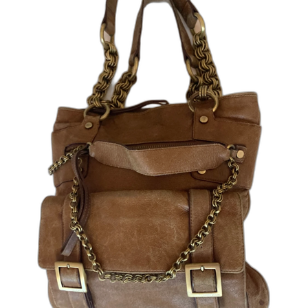 Brun handväska med kedjedetaljer