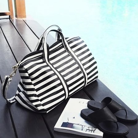 2023 Nyaste Design Paljetter Stripe Gym Fitness Sportväska Axel Crossbody Bag Dam Tote Handväska Resor Duffel Bolsa