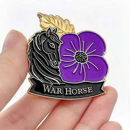 War Horse Purple Poppy Badge i begrænset udgave (FMY) A
