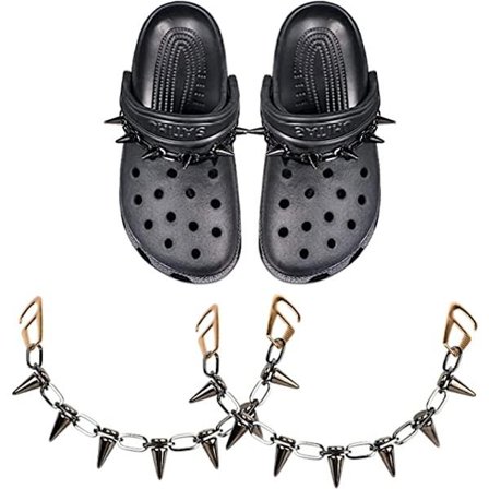 Tvådelad uppsättning av svart Croc-berlock, punk-nitad avsmalnande metallberlock