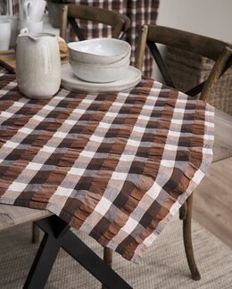 Bordsduk Amadeus garnfärgad ruta med bäckebölja effekt Terracotta - Linea