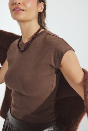 NA-KD T-Shirt mit V-Ausschnitt - T-Shirts - Braun - XS