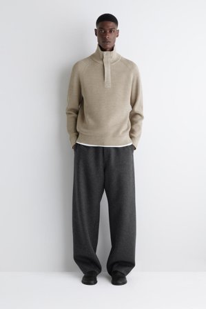 COS Men's Jersey De Canalé De Lana Con Media Cremallera in Beige