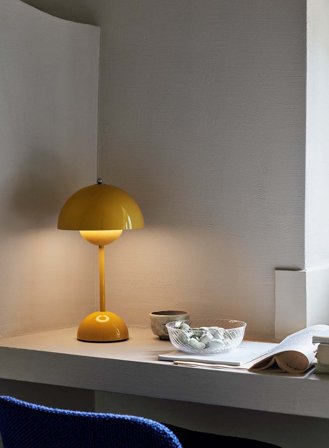 Flowerpot VP9 oppladbar bordlampe H30 - sennep