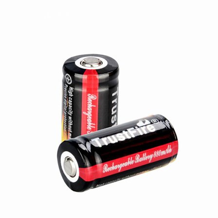 2 kpl 16340 RCR123A ladattava litiumioniakku 3,7 V 880 mAh Hyvä laatu