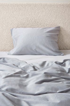 Jotex - Putetrekk i Sateng Grå - NEZZIE - Kjøp Putevar hos Jotex