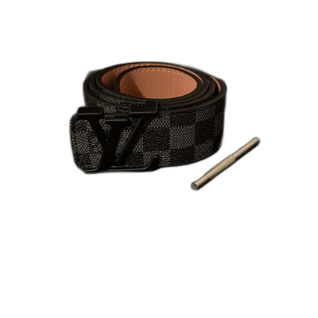 Säljer en Lv bälten svart bält och de är jätte fin