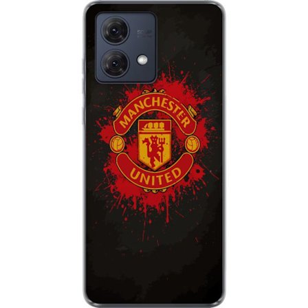 Kompatibelt Mobildeksel til Motorola Motorola Moto G84 Manchester United logo i rød og gul farge med røff sportslig bakgrunn