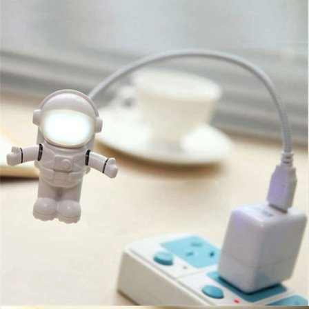 Hotsalg Brand New Kreativ Rummandsmand Astronaut Led Fleksibel Usb Lys Til Laptop Pc Notebook