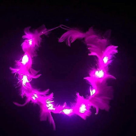 26-27 lysende hvidt pandebånd med fjer og hvide LED-lys [HK]