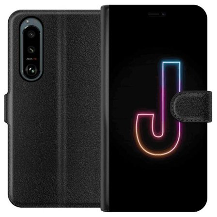 Kompatibelt Lommeboketui til Sony Sony Xperia 5 III Minimalistisk neonbokstav J i fargeskiftende lys mot svart bakgrunn