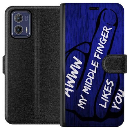 Kompatibelt Lommeboketui til Motorola Moto G73 Mørk typografisk illustrasjon med hjerteform og budskap om vennskap mot dyp blå tretekstur