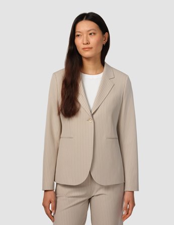 Shaping New Tomorrow - Dame - Essential Blazer - Island Sand Pinstriped - Fitted - Størrelse L