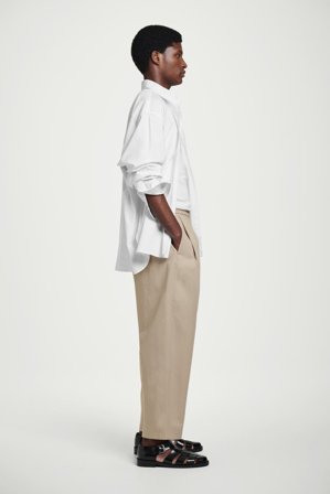 COS Men's Pantaloni Cropped Elasticizzati A Gamba Larga in Beige