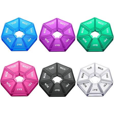 6 pientä pyöreää pillerirasiaa, pieniä pillerien säilytysrasioita, 7 päivää M