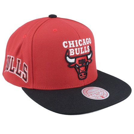 Mitchell & Ness - NBA Rot Snapback Cap - Chicago Bulls Side Core 2.0 Red/Black Snapback @ Hatstore