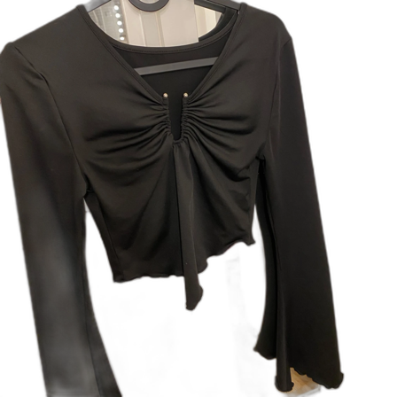 Svart croppad topp med knyt och utsvängda ärmar