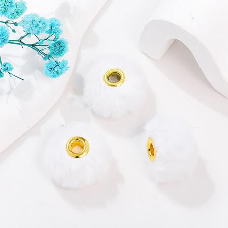 10st pälsbeklädda bollpärlor med raka hål Berlocker DIY Pompom Pe A1