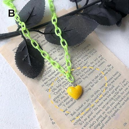 Halsband med bokstavstryck i harts/glänsande hjärta, justerbar längd, halsband, smycken, kärlekshänge, halsband grön
