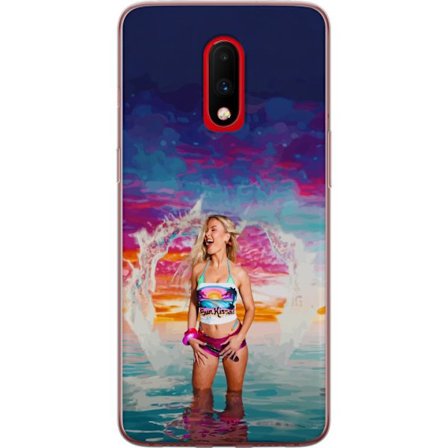 Kompatibel Mobilcover til OnePlus 7 Blond kvinde i farverigt strandtøj, der leger i havet ved solnedgang