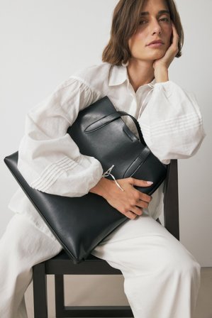 NA-KD - Tote bag med folddetaljer - Vesker - Svart - One Size