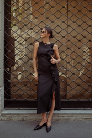 Cecilie Haugaard x NA-KD Ruffle Detail Fringe Midi Dress - Sommerkjoler - Sort - EU 36
